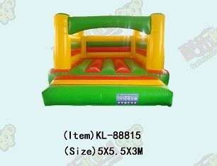 بچه ها قصر پرتابی کوچک برای بچه ها